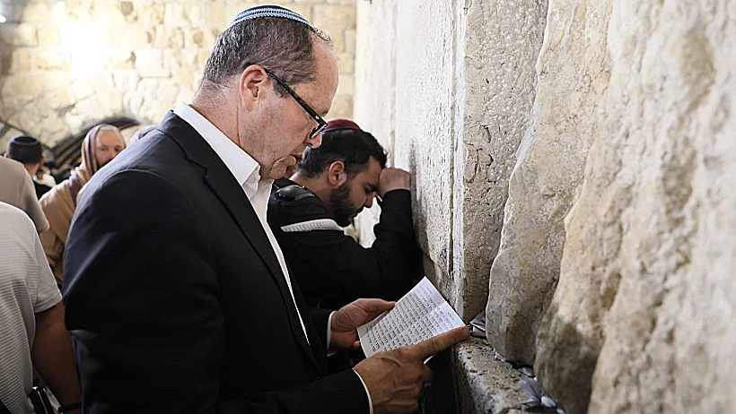 שר הכלכלה ניר ברקת בכותל המערבי