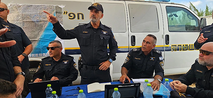 המפכ"ל דני לוי בזירת החיפושים באשקלון
