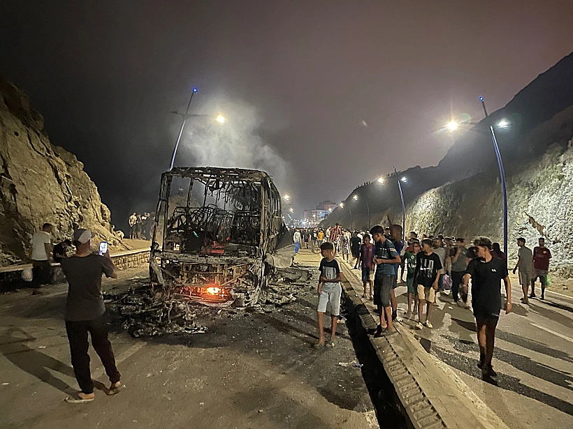 מהגרים בסמוך לגבול בין מרוקו למובלעת הספרדית סאוטה מסביב