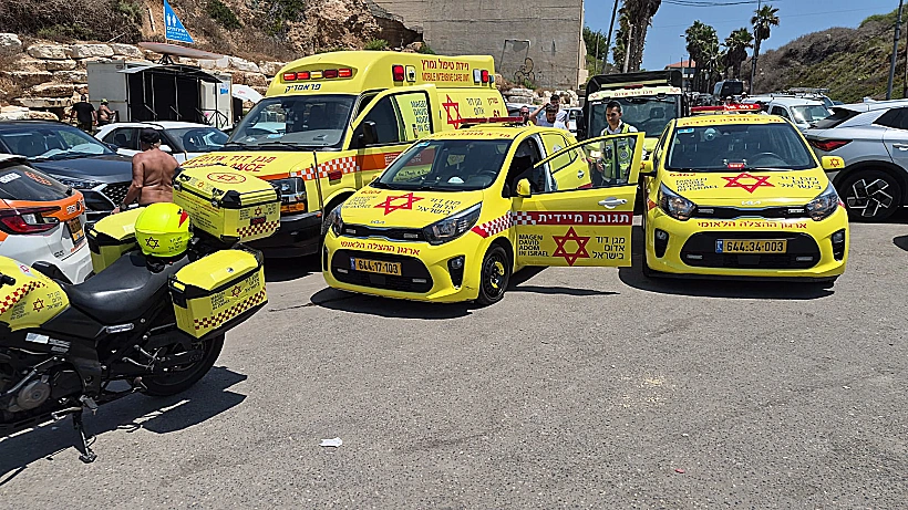 צוותי מד"א בחוף בלו ריי בנתניה