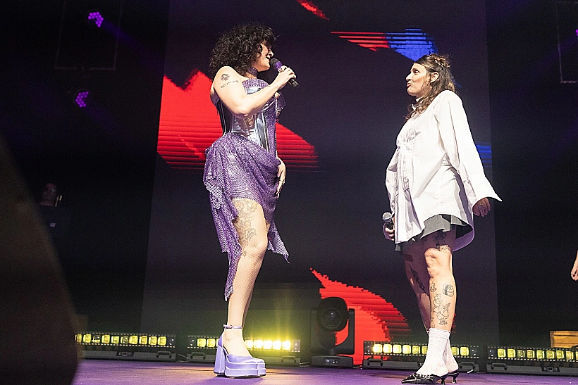 גל דה פז מארחת את ג'ני פנקין בהופעה בהיכל התרבות תל אביב