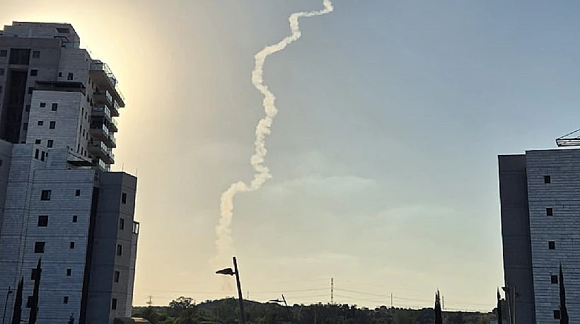 שובל בשמי המרכז בעקבות ניסוי שתוכנן מראש במערכת 'חץ'