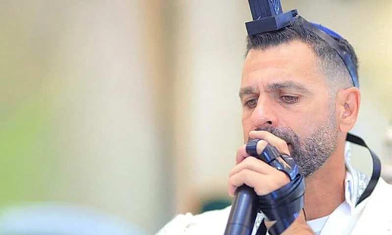 הזמר והפייטן אבישי לוי