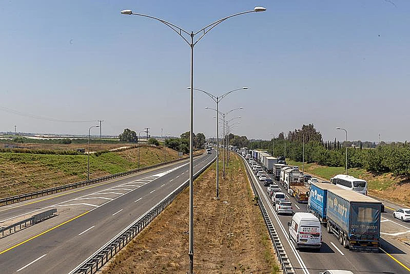 פקק תנועה בכביש 6