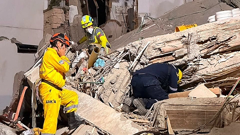 תיעוד צוותי זק"א בחיפושים אחר ניצולים ברעידת האדמה בקולומביה