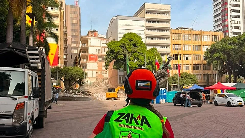 תיעוד צוותי זק"א בחיפושים אחר ניצולים ברעידת האדמה בקולומביה