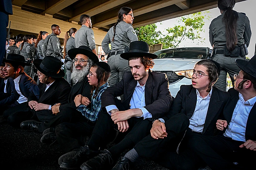 הפגנת חרדים על מעצר עריקים בכביש 4, סמוך לבני ברק
