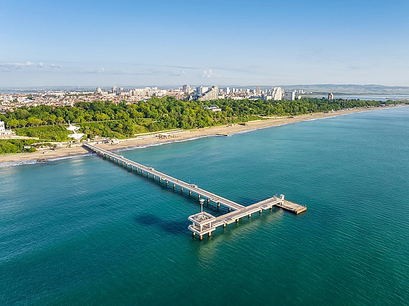 Aerial,view,of,city,of פארק הים והמזח של בורגס,burgas,with,the,sand,beach,