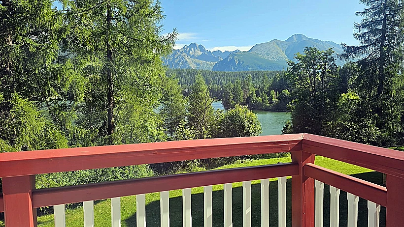 הנוף ממרפסת סוויטה במלון Grand Hotel Kempinski High Tatras