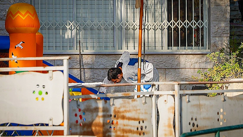 אנשי מז"פ של המשטרה בזירת הדקירה בבית שמש