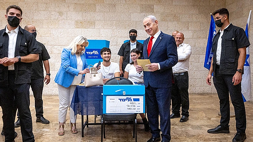 ראש הממשלה בנימין נתניהו ורעייתו שרה מצביעים לפריימריז הליכוד