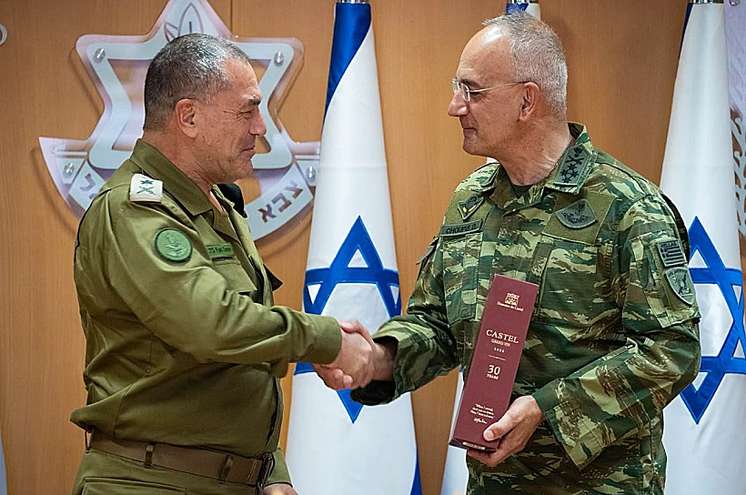 הרמטכ"ל אייל זמיר עם רמטכ"ל צבא יוון גנרל דימיטריוס חופיס