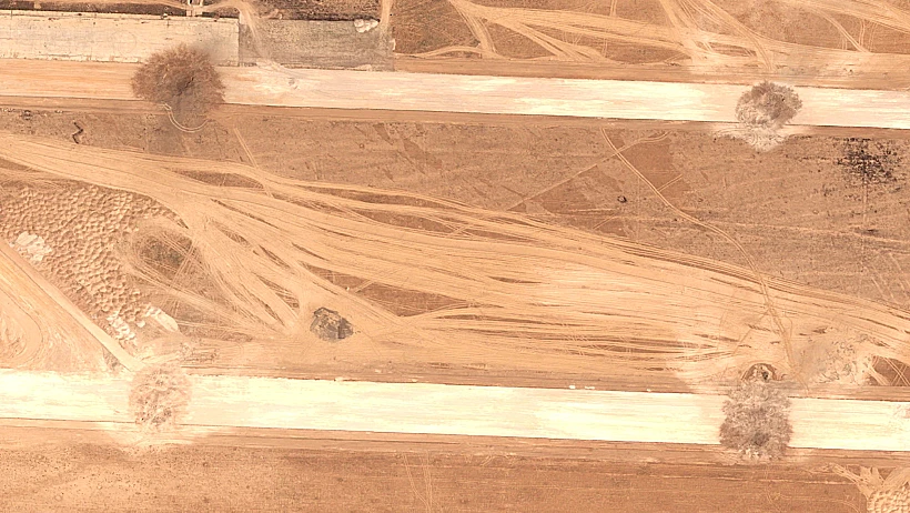 צילומי לווין חושפים את הנזק במסלול ההמראה בבסיס שהותקף בסוריה