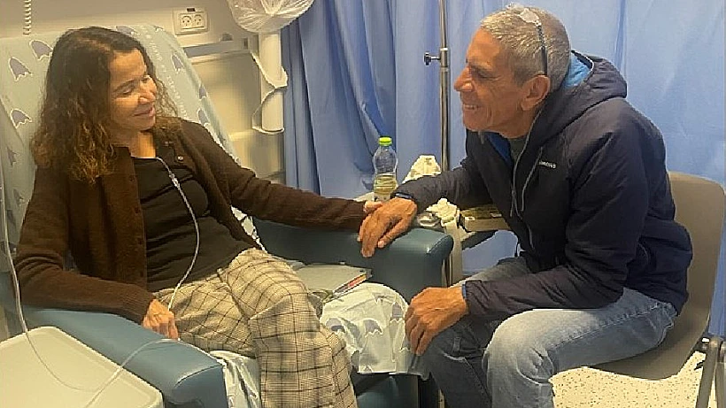 שלי יחימוביץ' בבית החולים עם בן זוגה