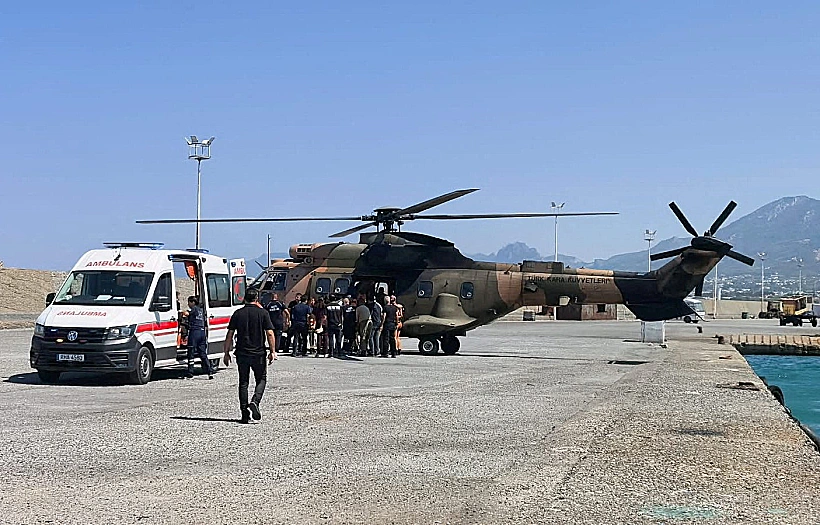 מסוק חילוץ מפנה נוסעים מהספינה שהתהפכה בחופי קפריסין