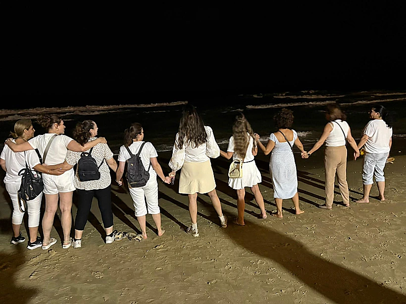 אישי נשי - סיור סליחות לנשים בחוף הים של חיפה