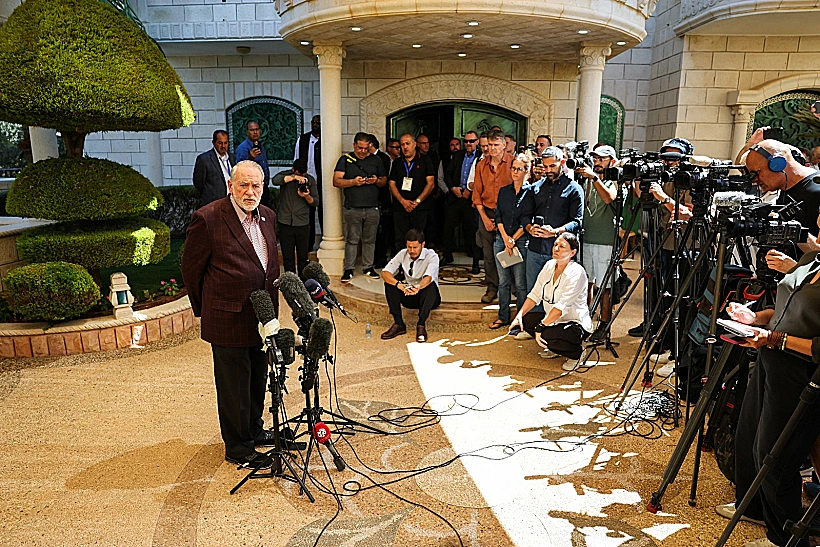 שגריר ארה"ב בישראל מייק האקבי בביקור בתורמוס עיא שבאזור רמאללה