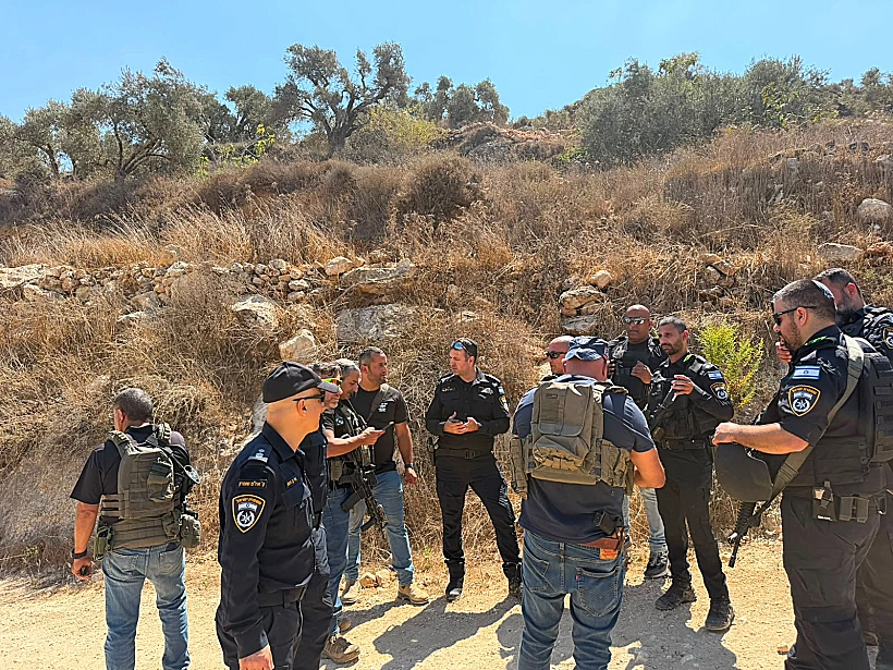 כוחות משטרה בזירת הפיגוע בשומרון