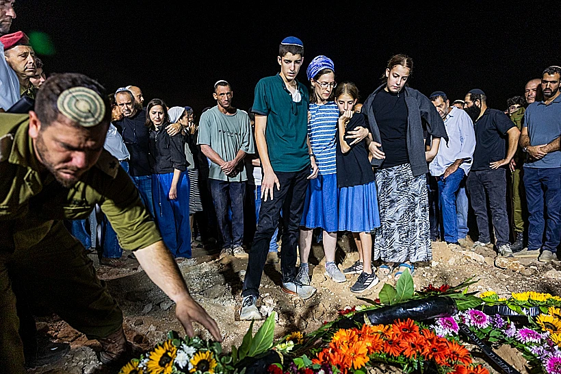 הלוויתו של נתאל בנימין, בן 48 מעלי זהב, שנרצח בפיגוע בבנימין