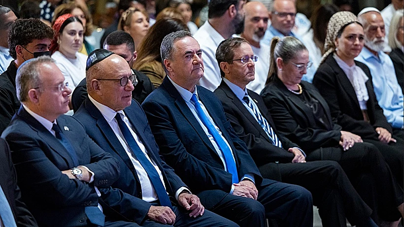 הנשיא הרצוג והשר כ"ץ בטקס לזכר חללי מלחמת יום הכיפורים