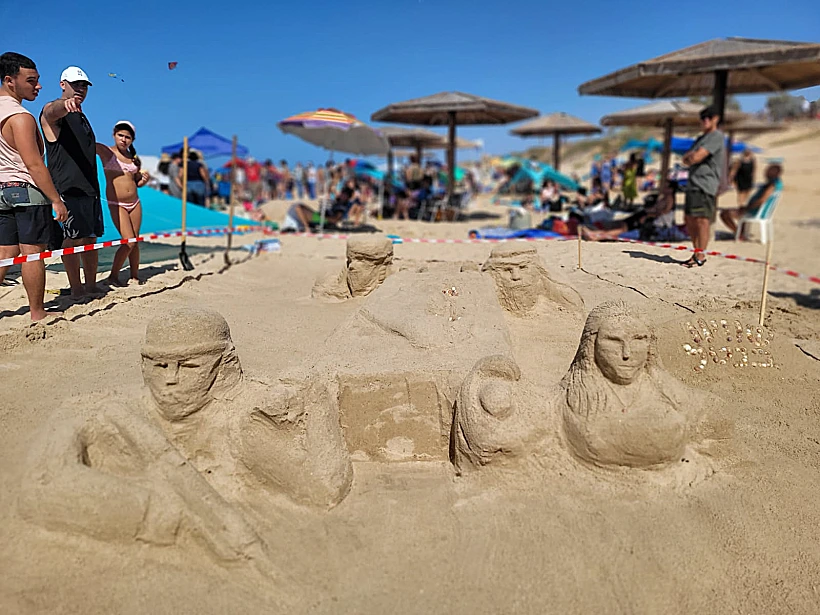 פסטיבל תחרות פיסול בחול בגן הלאומי חוף פלמחים