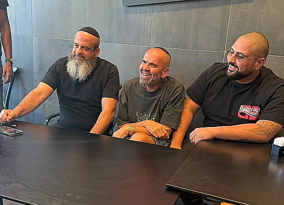 מימין: שמואל הרוש אליושה בן שלום וזיו אלוש