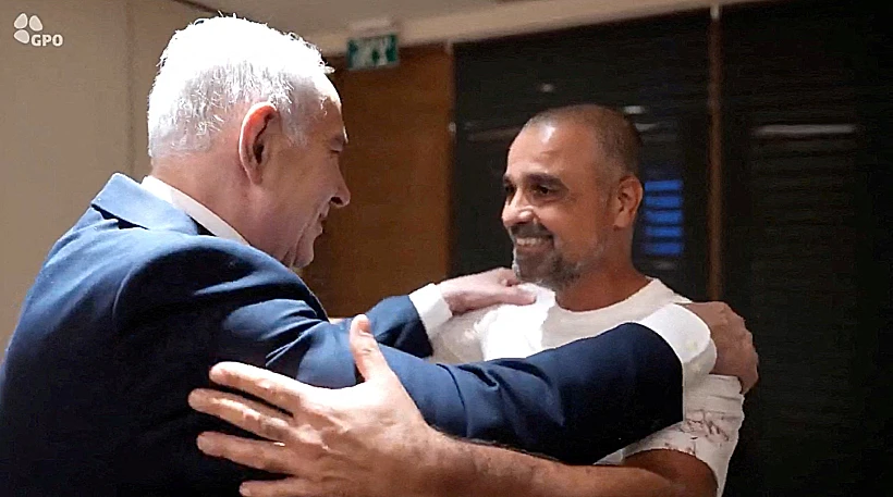 יניב חיון, שסייע לנטרל את הטייס בטיסת פליי דובאי, בפגישה עם רה"מ נתניהו