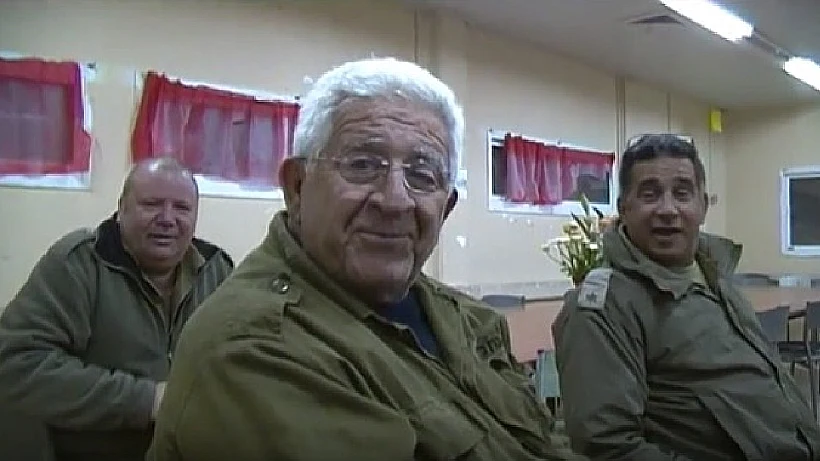 יוסף חגואל (במרכז), הפצוע מ"בלדה לחובש"