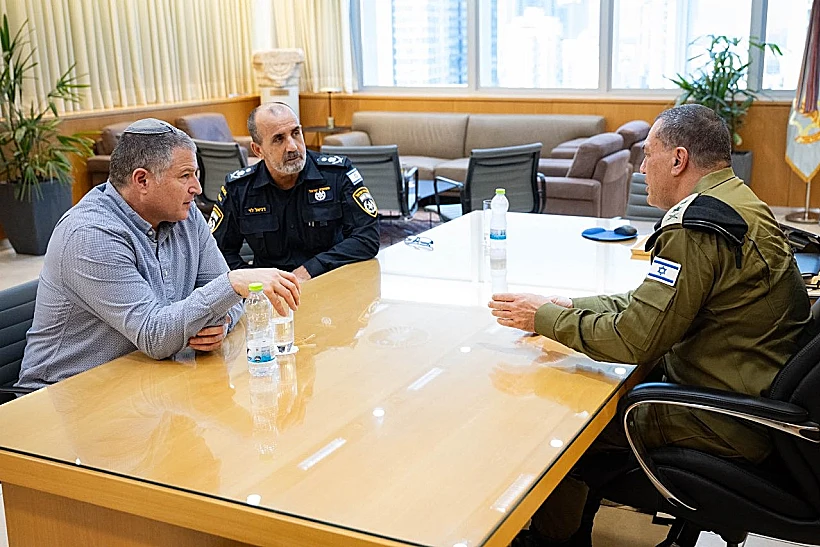 הרמטכ"ל, רב-אלוף אייל זמיר, מפכ"ל המשטרה, רב-ניצב דני לוי וראש השב"כ, דוד זיני בהערכת מצב משותפת