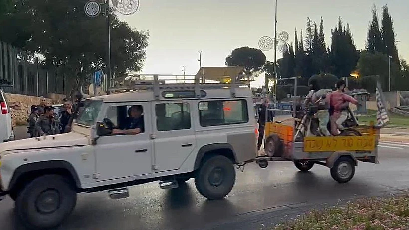 "טבח 7.10 לא נשכח": מיצג מחאה מול כנסת ישראל