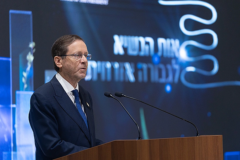 הנשיא הרצוג בטקס הענקת אות הגבורה האזרחית לגיבורי טיסת פליי דובאי