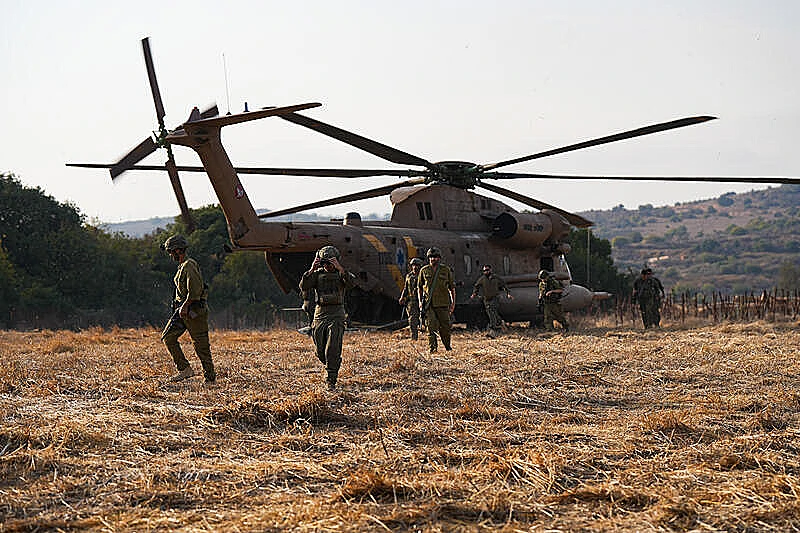 כוחות מפנים פצועים באירוע פיצוץ הנפל בגבול הצפון