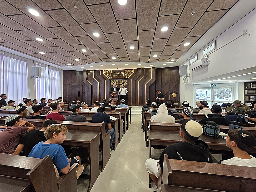 הישיבה התיכונית אורט מעלות, הבוקר