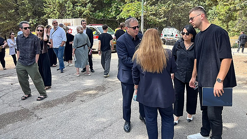 השר יואב קיש בהלווייתו של אלעזר יאיר וילנסקי