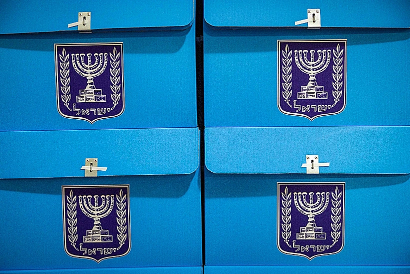 הכנת הקלפיות לקראת הבחירות