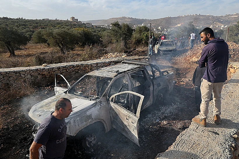 רכבים שהוצתו במטע זיתים סמוך לתורמוס עיא שבאזור רמאללה