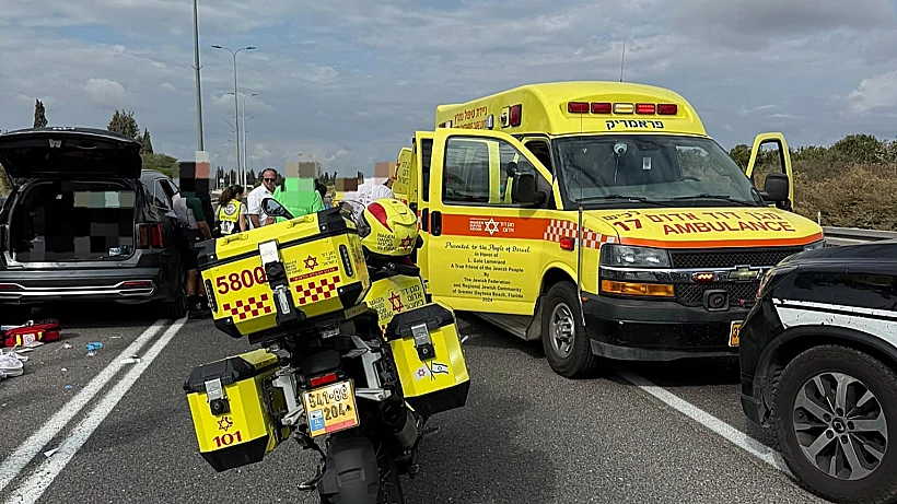 אמבולנס מד"א בכביש 3, סמוך לצומת יסודות