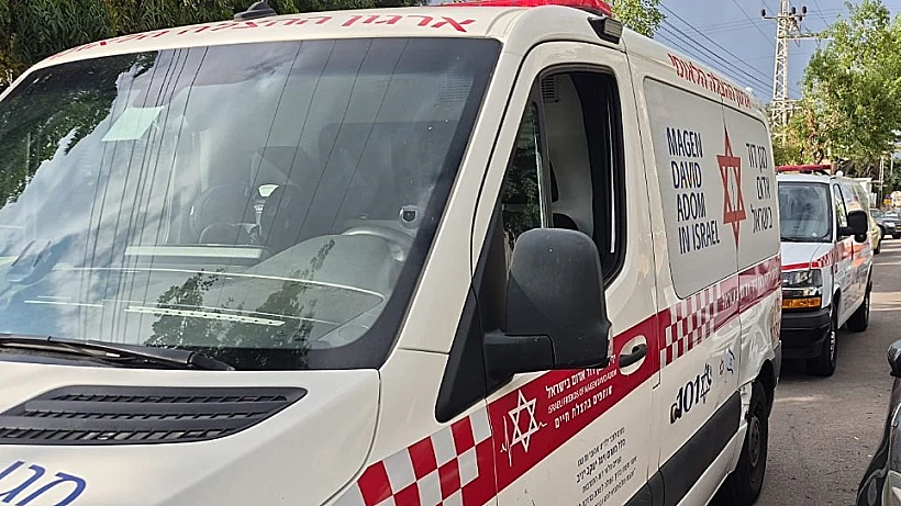 אמבולנס בזירת הירי בנתניה