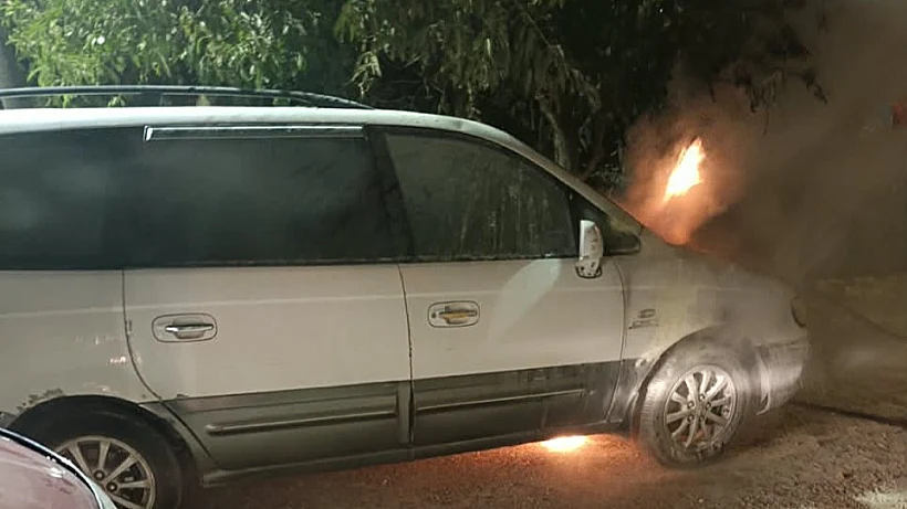 ניסיון הצתת רכב בבית אומר הסמוך לחברון