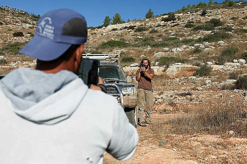עימותים בין מתנחלים לפלסטינים במטע זיתים בדיר אבו משעל, צפון-מזרחית לרמאללה