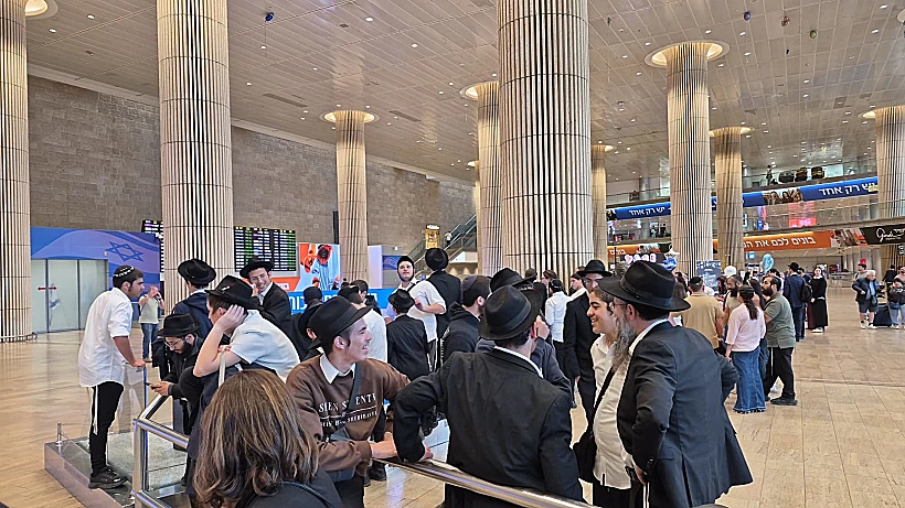 חסידי חב"ד הבוקר בנתב"ג