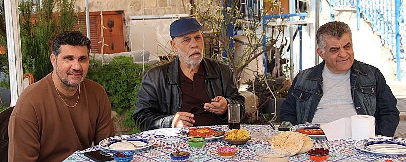 קוריאט (משמאל) ב"תמונות יפואיות 2", לצד אורי גבריאל ויגאל עדיקא