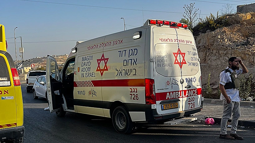 אמבולנסים בזירת הפיגוע בצומת יהודה