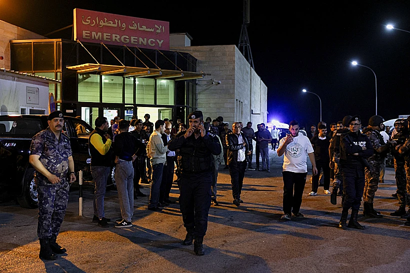 פצועים מגיעים לבית חולים בירדן אחרי הפיגוע בכנסייה