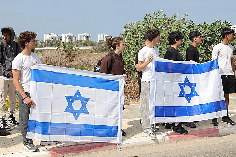 תושבי אשקלון מלווים את סמ"ר רון יונתן רויטמן בדרכו האחרונה