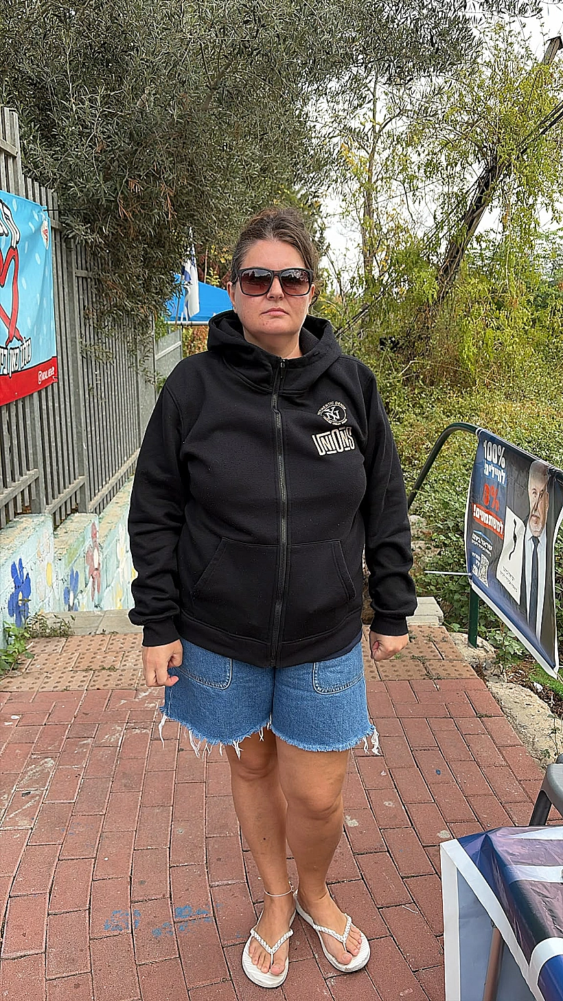 משקיפה מטעם ישראל ביתנו, שהגיעה לקלפי עם כתב מינוי רשמי לא הורשתה להיכנס למקום בשל לבושה, בחירות