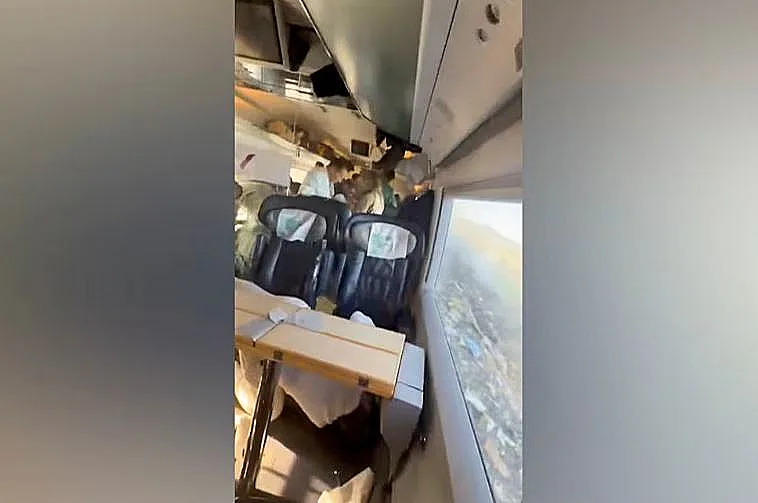 מבט מתוך הרכבת לאחר ההתנגשות