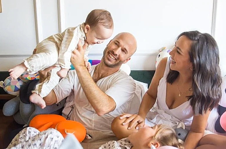 רונן ואחווה מאוחדים עם ילדיהם טרום משבר הקורונה