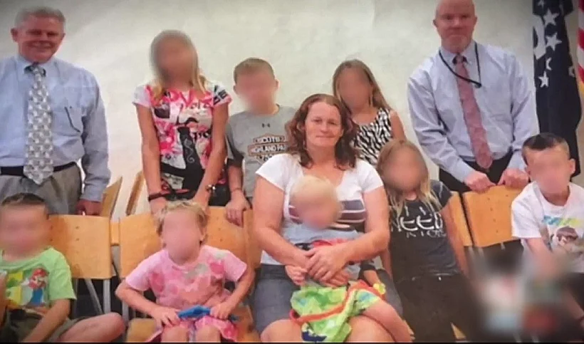 רוזלין מקגינס וילדיה לאחר שניצלו