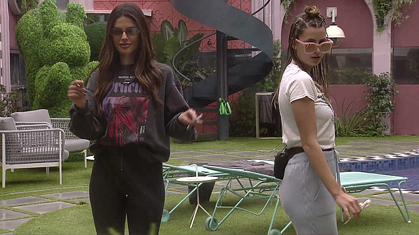 גל וקארין רוקדות